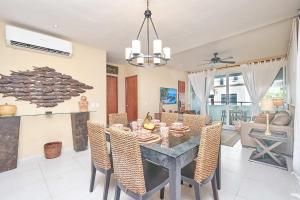 Quiet Retreat BBQ Grill Pool Near 5th Ave