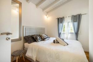 Stunning Seaview White Villa in Beuasoleil with Pool and Garden