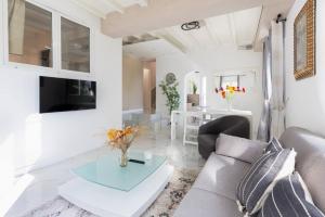 Villas Stunning Seaview White Villa in Beuasoleil with Pool and Garden : photos des chambres