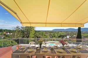Villa Collina Del Sole 12 Pax by VILLASRETREATS