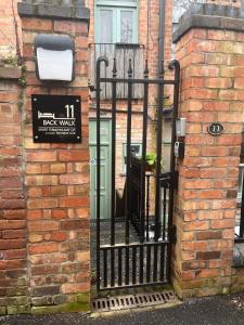 City apartment with courtyard at 11 Back Walk