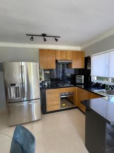 Beautiful ocean view apartment and free parking