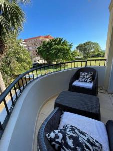 Beautiful ocean view apartment and free parking