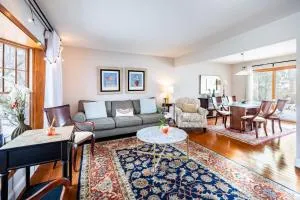 Charming 4BR Ann Arbor Home, Near Parks & Shops - Whitmore Lake