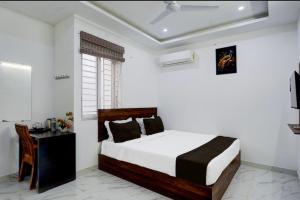 Hotel Rhythms Ramapuram