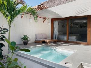 Mahalo Uraka Suite Private Pool and Kitchen