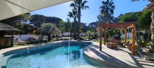 Lovely villa with swimming pool for 6 people