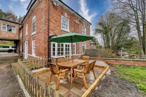 Superb Bridgnorth House with Parking & Garden Perfect for Families and Business - Sleeps 6 by PureStay - 3-star hotels in Bridgnorth