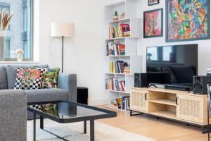 Gorgeous 1BR with balcony, 2min Tottenham Hale Tube