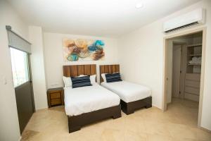 Elegant Condo at Playa Brujas with Ocean View