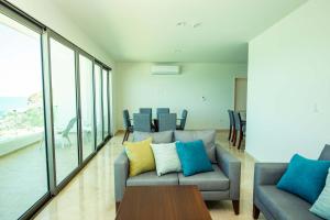 Elegant Condo at Playa Brujas with Ocean View