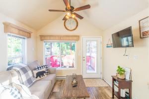ElkCreek Inn Creekside tiny home