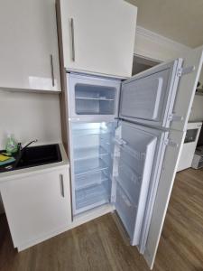 Neubau Apartment mit Küche, TV in der Nähe von Aachen