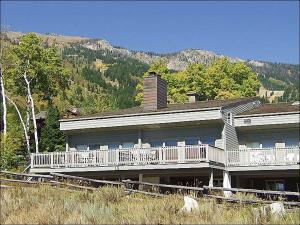 Outdoor Pool, Private Sauna, 50yd to Moose Creek Lift, Flexible Bedding - Hotel 3 stelle a Teton Village