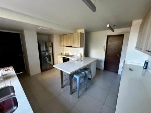 Gran departamento con vista y jardín