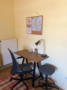 Poppy Flower Apartment