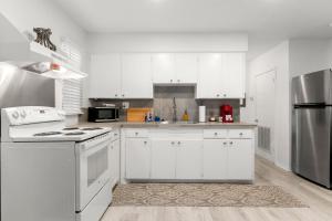 NEW! Bayside Escape - Cozy Hideaway Near Bayshore Beautiful