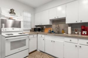 NEW! Bayside Escape - Cozy Hideaway Near Bayshore Beautiful