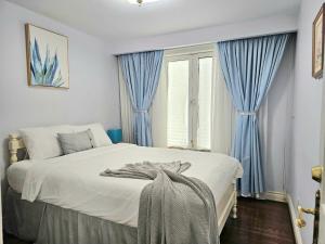A Home Away-Deluxe Guest Room in Toronto