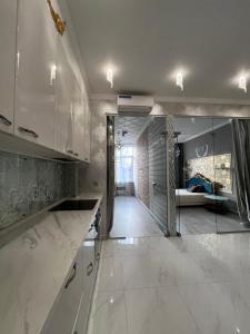 на ПЛЯЖЕ Отрада, Французский бульвар Просторный 2 комн Luxury апартамент , центр ЖК Париж