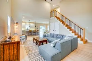 Steps to Sand Villas Beach House with Decks! - Del Haven