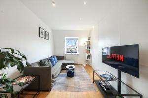 Hyde Park Haven, up to 6 Sleeps by KeyHol Short Let
