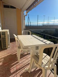 Lumineux 2 pièces haut de villa