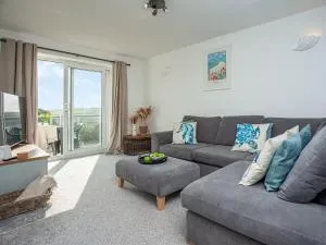 Three bedroom house in Porth - Porth