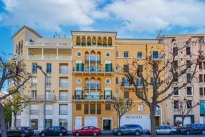 Mundo - Exquisite 2-BR W Balcony at Saifi Village - بيروت