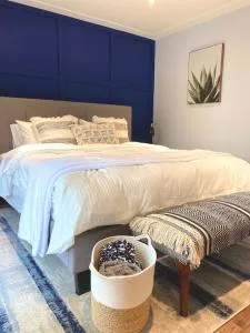 Beautiful Renovated Beach Cottage Home - Grimsby