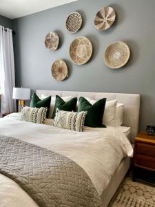 Stylish Modern 2 bedroom house across from Beach