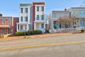 501 Modern home in Richmond sleeps 8 - Capitol View