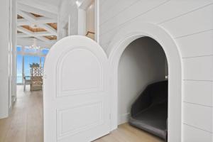 Ultimate Family Vacation: 9BR Gulffront Home | Infinity Pool | Beach Access