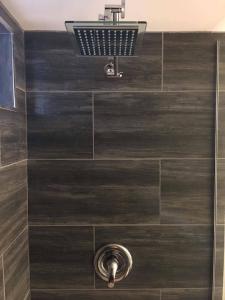 Upscale 2-Bedroom Basement Apartment