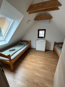 Hiška HOME- TERME ČATEŽ - VKLJUČENE KOPALNE KARTE