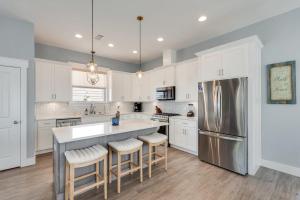 221 Sands Street - 4 BR with Private pool