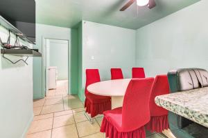 8 Mi to Dtwn LA Apt with Shared Patio!