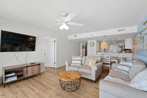 Commodore 606 3 BR 3 BA Sleeps 12