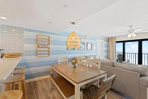 Commodore 606 3 BR 3 BA Sleeps 12