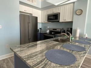 Celadon 207 beachfront 1 BR 2 BA Sleeps 6
