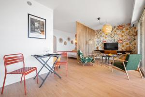 Les Orangers, Charmant studio avec coin nuit, incroyable vue sur la ville et la mer, parking