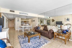 Edgewater Windward 104 - 1 BR beachfront sleeps 4