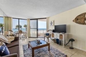 Edgewater Windward 104 - 1 BR beachfront sleeps 4