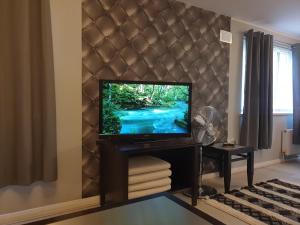 Spacious, Stylish Two-Bedroom Maisonette, Modern Amenities, Elegant Interiors