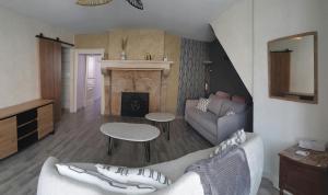 chez Émile côté face maison entière, 3 chambres, 2 salles de bains,jardin et terrasse