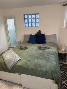 Subterranean idyll in the House of Peace