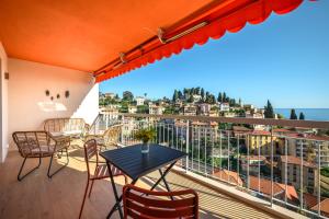 Les Orangers, Charmant studio avec coin nuit, incroyable vue sur la ville et la mer, parking