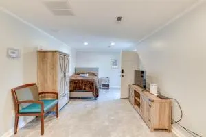 6 Mi to Dtwn Studio Rental in Richmond! - Warwick