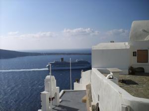 Fotinos Houses Santorini Greece