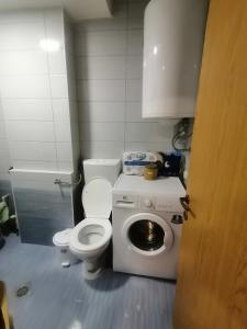 D apartman, Cozy Studio, Near Lake, AC, Wi-Fi